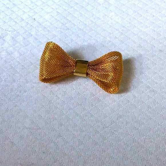 Gold mesh Brooch- perfectly timed to adorn your lapel or hat.1.5” - Picture 2 of 6
